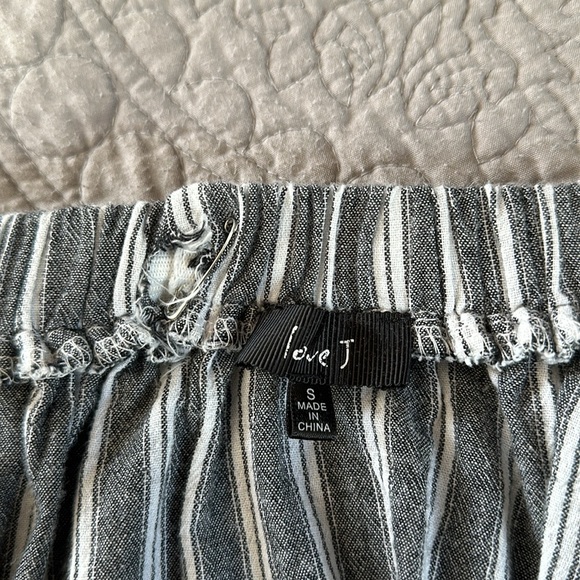 Love J Off Shoulder Top - Picture 3 of 3